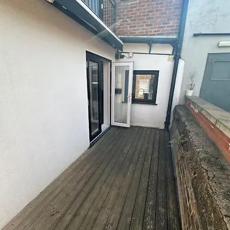 2-Bed, 2-Bathroom Split Level Flat In Hackney With 2 Balconies London Exterior photo