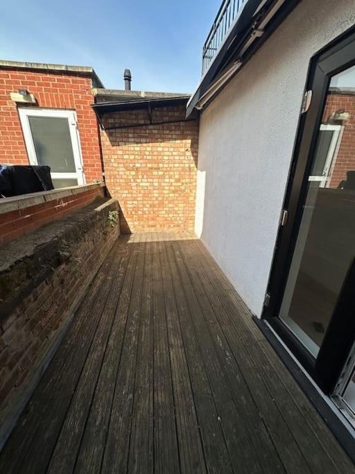 2-bed, 2-bathroom Split Level Flat In Hackney With 2 Balconies Londres