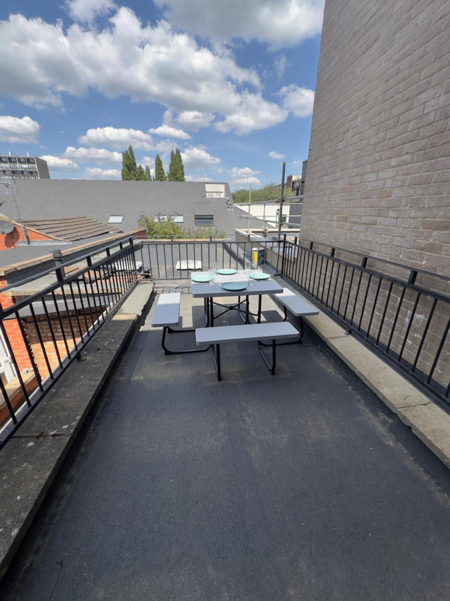 2-bed, 2-bathroom Split Level Flat In Hackney With 2 Balconies Londres